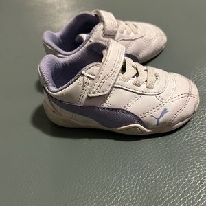 Size 5 toddler shoe. Little bit of scuff on toe but great shape